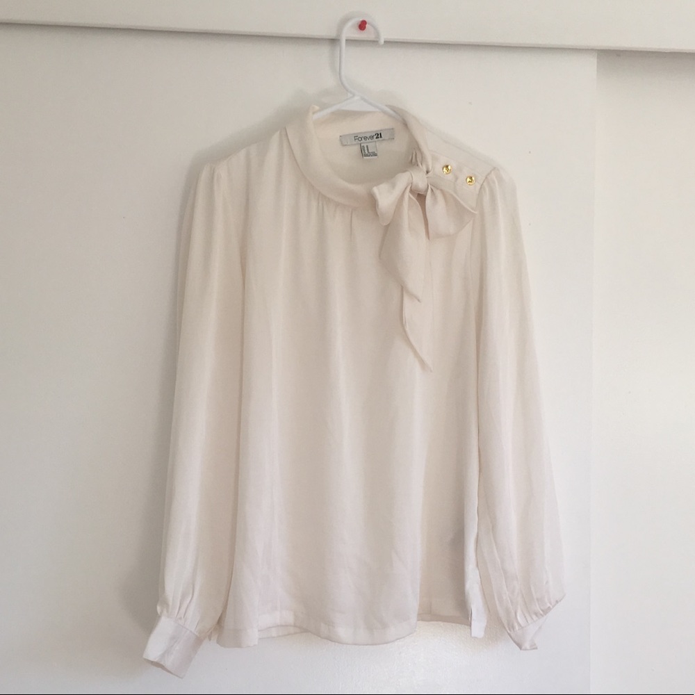 Forever 21 long sleeve top. White. bowknot. Size M